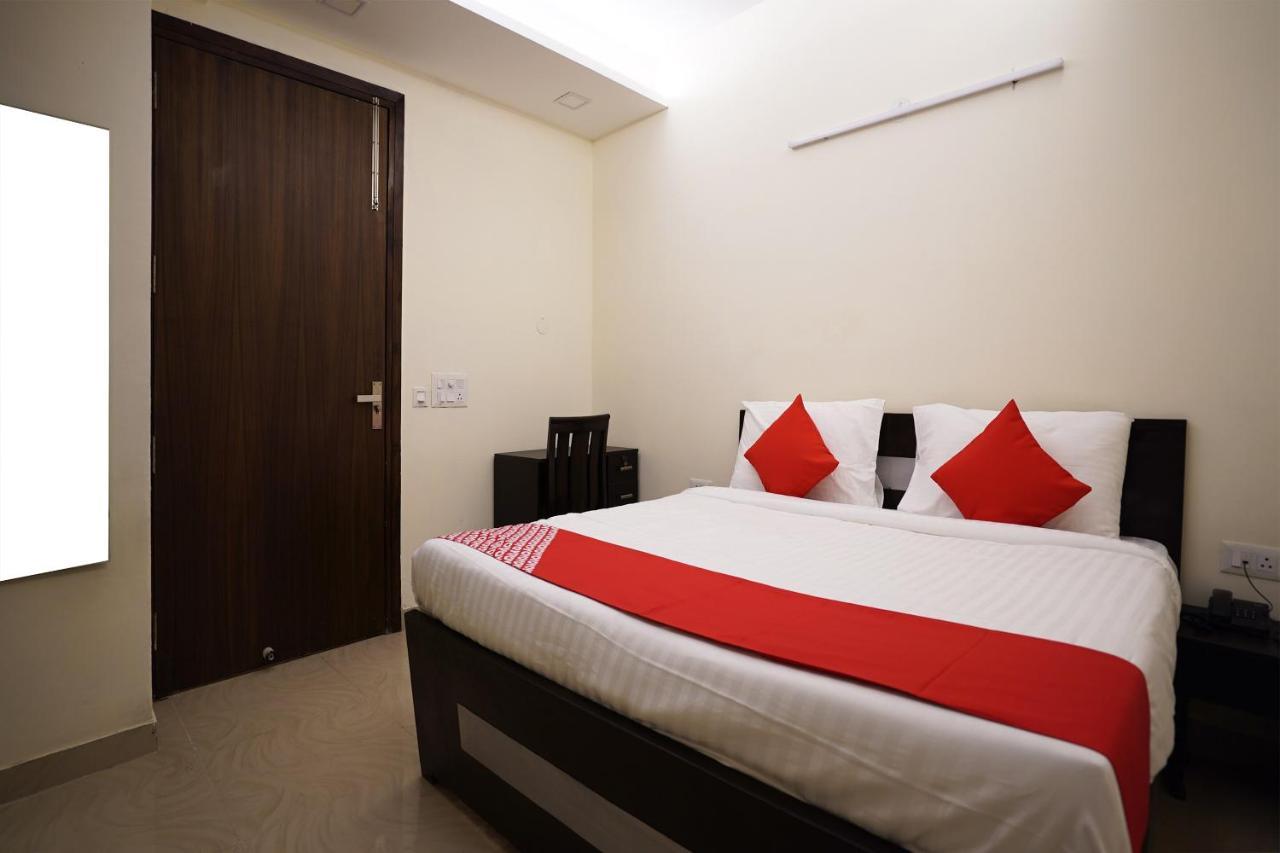 Hotel O Olive Saffron Delhi  Exterior photo
