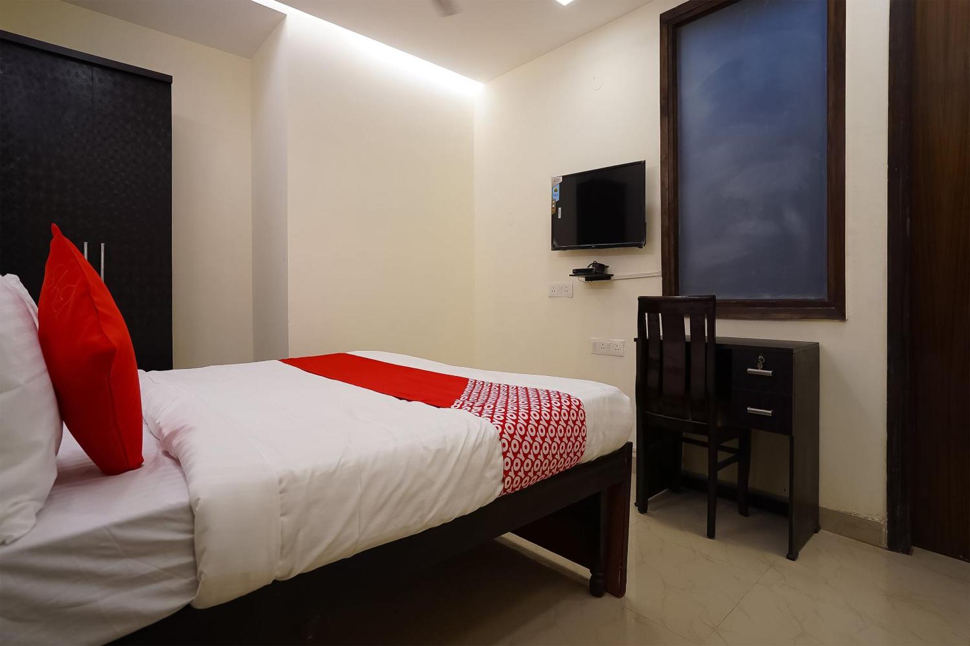 Hotel O Olive Saffron Delhi  Exterior photo