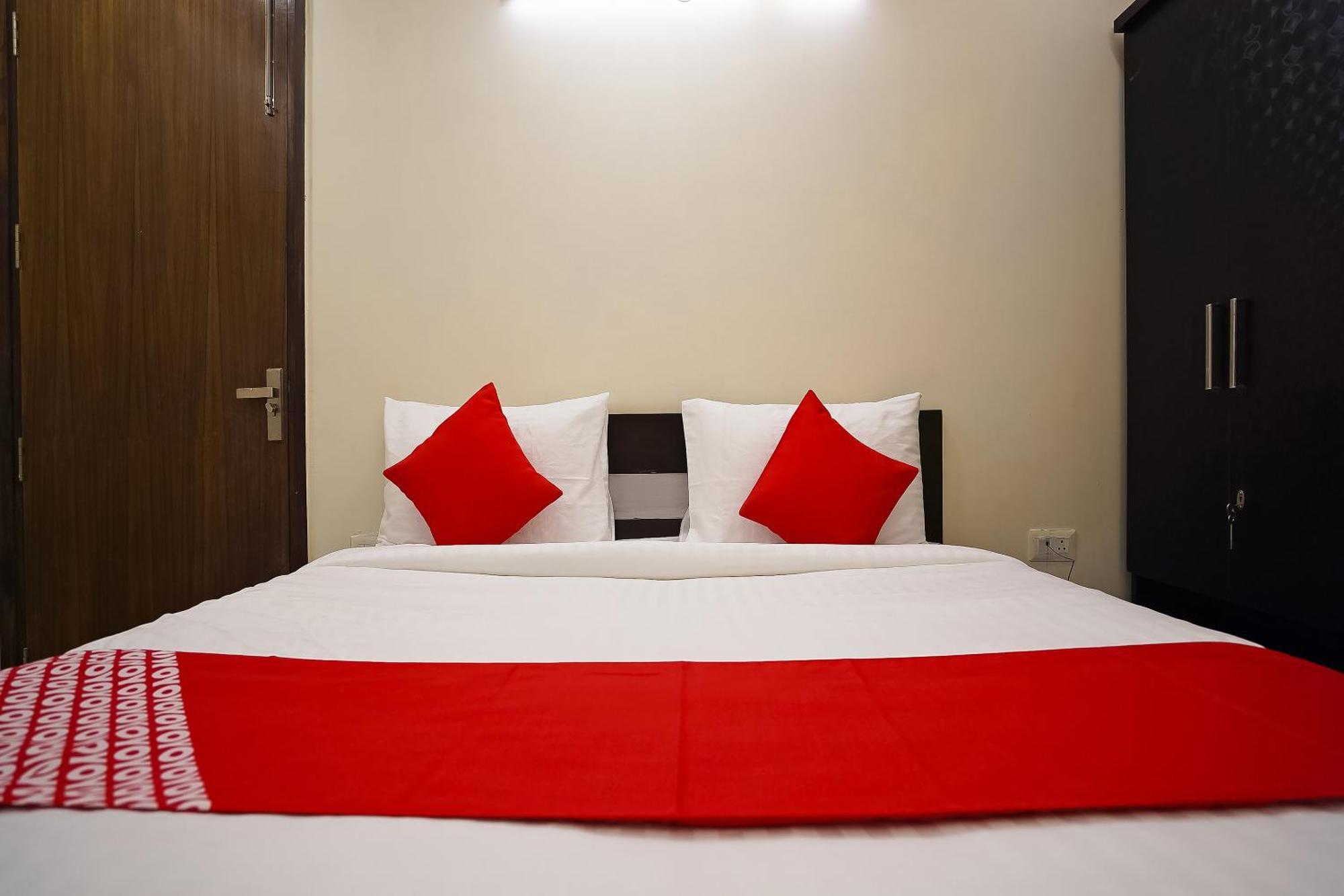 Hotel O Olive Saffron Delhi  Exterior photo