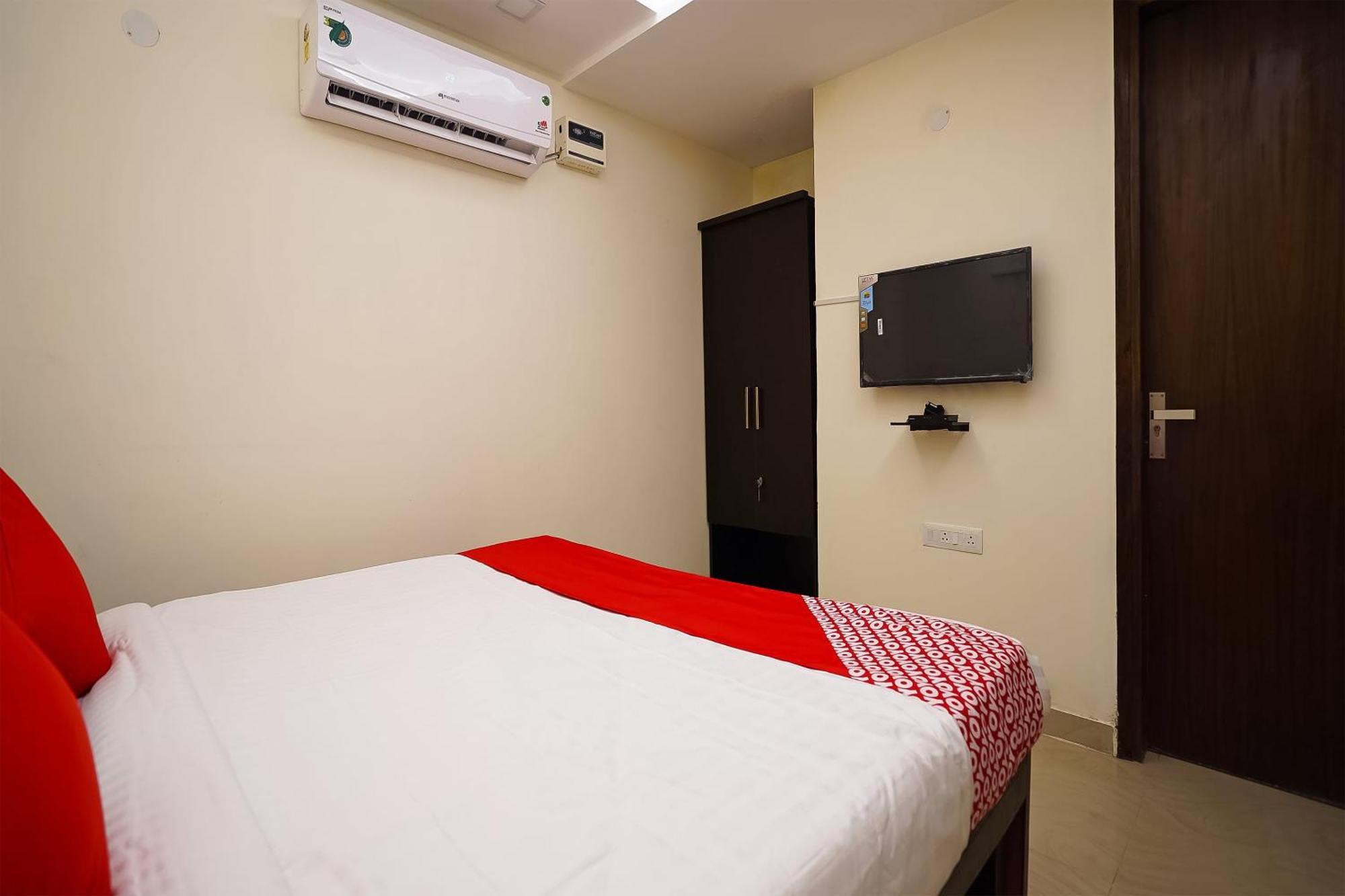 Hotel O Olive Saffron Delhi  Exterior photo
