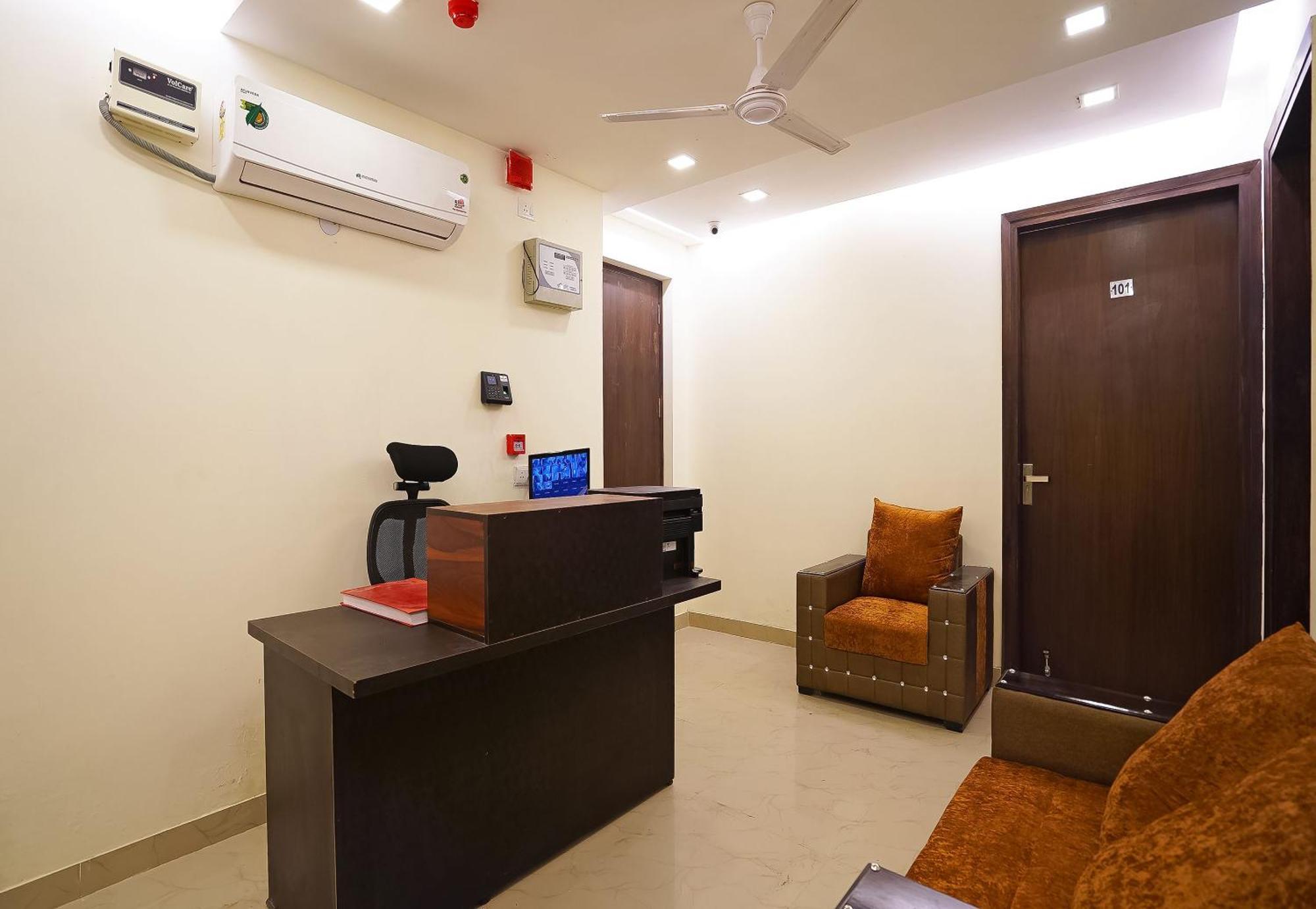 Hotel O Olive Saffron Delhi  Exterior photo